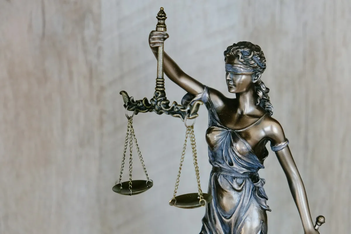 Asesoría jurídica inmobiliaria y civil para contratos de compraventa.